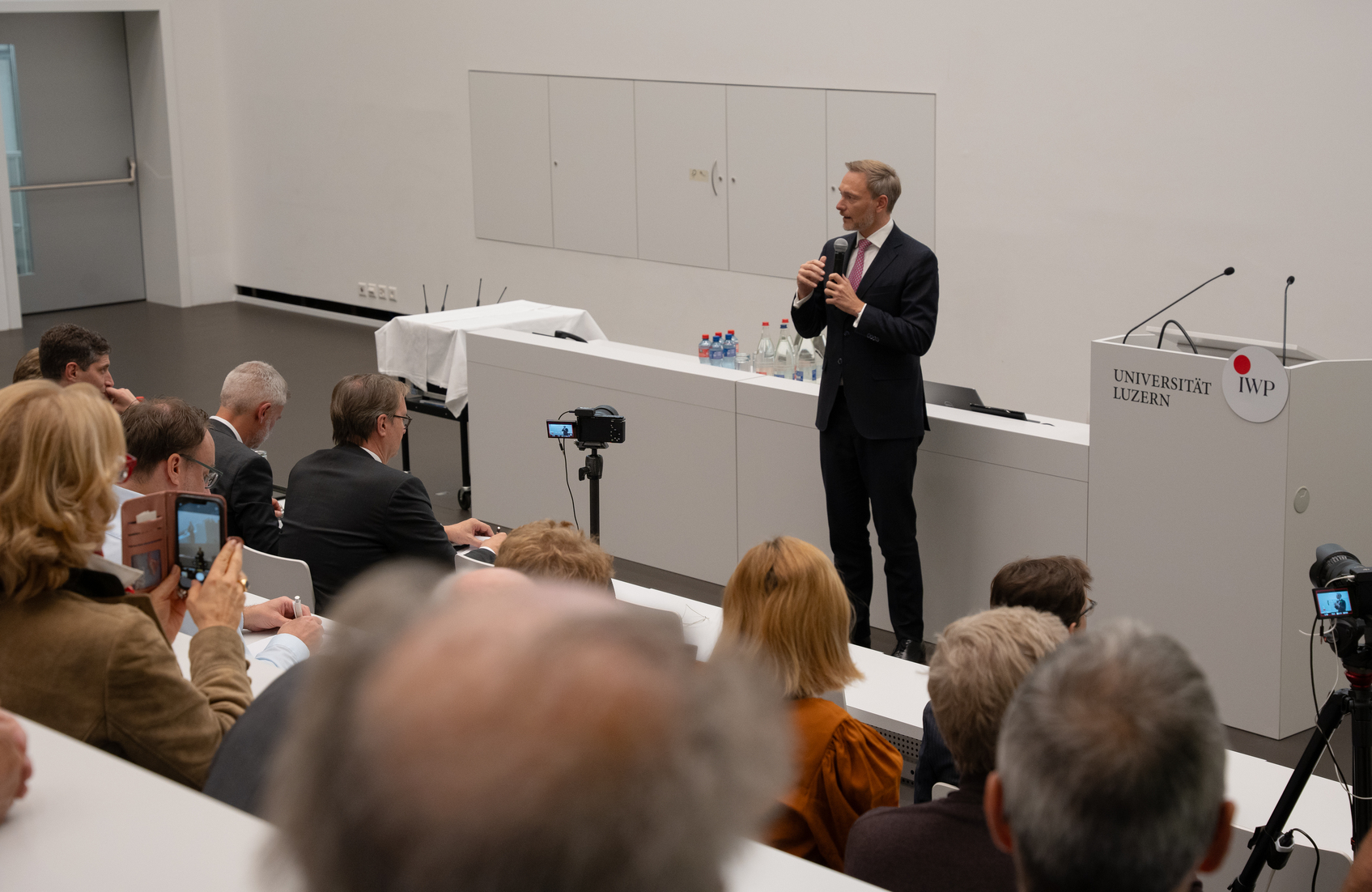 Christian Lindner bei seiner Lecture an der Universität Luzern.