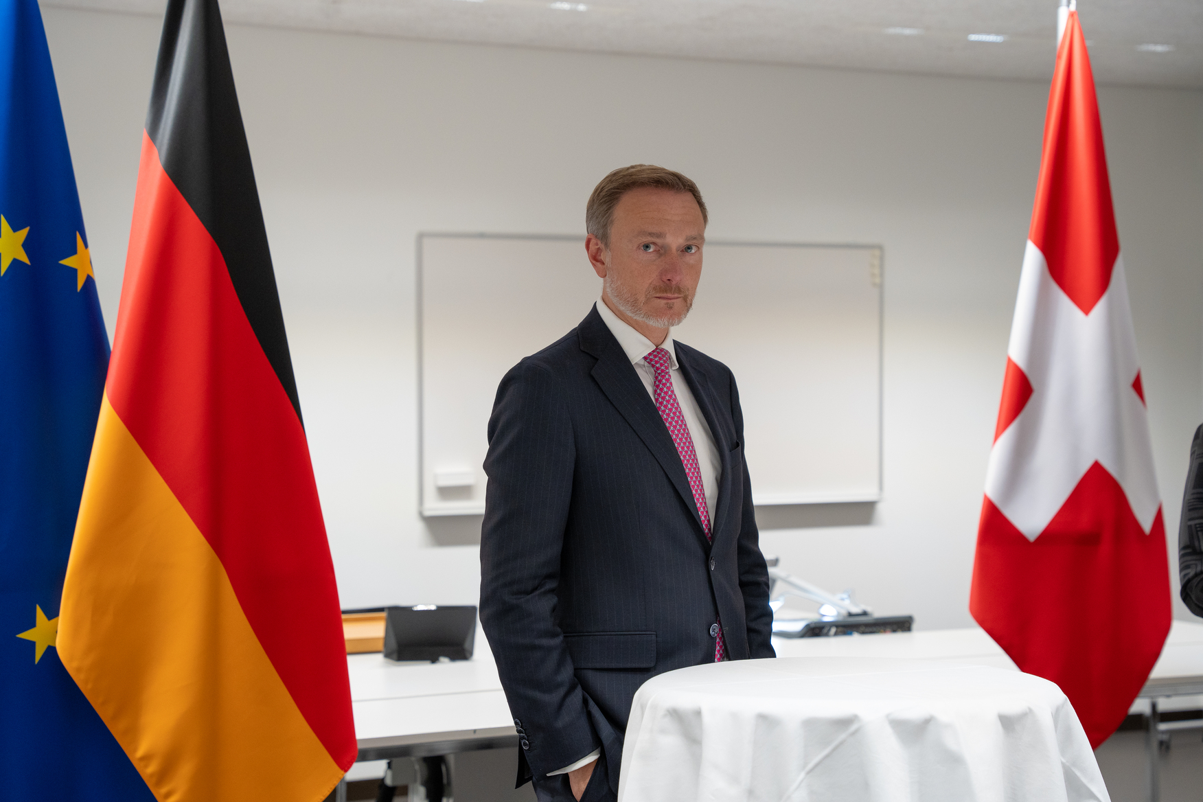 Christian Lindner bei der Pressekonferenz nach seiner Lecture an der Universität Luzern.