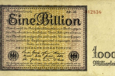 Finanzwesen / Banknoten / Deutsches Reich (Banknoten der Inflation 1919–24).

Eine Billion Mark / Berlin, den 5. November 1923 / Reichsbankdirektorium.

Privatfirmendruck, einseitig bedruckt,

Wasserzeichen: Kreuzblüten.
Zählung: AR 6stellig.
Berlin, Sammlung Archiv für Kunst und Geschichte.