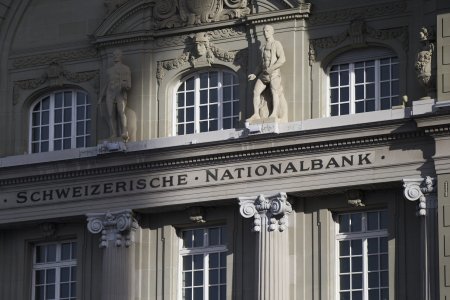 The Swiss National Bank, SNB, photographed Thursday, 15 January 2015, in Bern, Switzerland. The Swiss National Bank (SNB) ended Thursday in a surprise move its three-year-old cap of 1.20 franc per euro and cut the interest rate on sight deposits over a certain limit. (KEYSTONE/Peter Klaunzer)