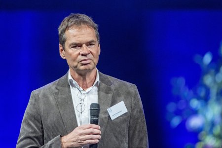 Der Programmleiter Arthur Rutishauser anlaesslich des Swiss Media Forum vom Donnerstag, 11. Mai 2023 im KKL in Luzern. (KEYSTONE/Urs Flueeler)