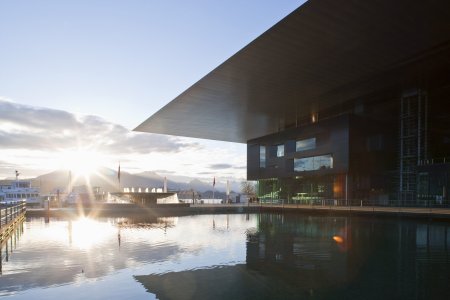 The Culture and Convention Centre Lucerne KKL by French architect Jean Nouvel, pictured on March 31, 2010 in Lucerne, Switzerland. (KEYSTONE/Gaetan Bally)

Das Kultur- und Kongresszentrum Luzern (KKL) des franzoesischen Architekten Jean Nouvel, aufgenommen am 31. Maerz 2010. (KEYSTONE/Gaetan Bally)