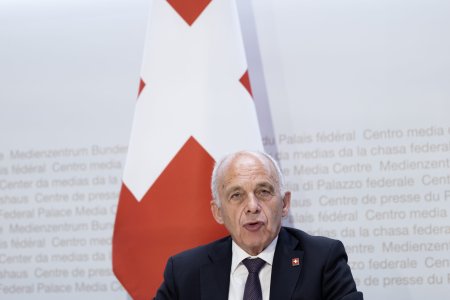 Bundesrat Ueli Maurer spricht waehrend einer Medienkonferenz des Bundesrates zu den Resultaten der eidgenoessischen Abstimmungen, am Sonntag, 15. Mai 2022 in Bern. Das eidgenoessische Stimmvolk hat am Sonntag ueber drei Vorlagen abgestimmt: Die Uebernahme der EU-Verordnung ueber die Europaeische Grenz- und Kuestenwache (Frontex), die Aenderung des Transplantationsgesetzes und die Aenderung des Filmgesetzes (Lex Netflix). (KEYSTONE/Peter Klaunzer)