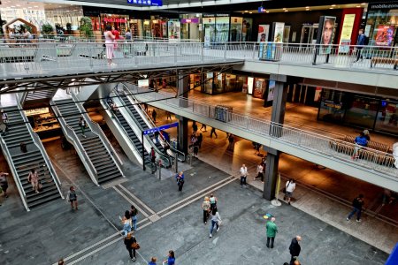 Main hall of Bern Railway Station with several people accessing their next connections. Bern Railway Station has on working days arround 200'00 Passengers.