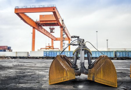 Huge industrial overhead crane needed to railway transshipment