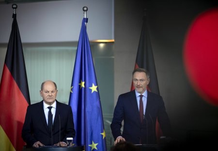 DEU, Deutschland, Germany, Allemande, Berlin, 15.11.2023
Olaf Scholz , Bundeskanzler SPD , und Christian Lindner , Bundesfinanzminister FDP (v.l.n.r.),  waehrend der Pressekonferenz im Bundeskanzleramt in Berlin Deutschland . Am Tag als das Bundesverfassungsgericht erklaert der Nachtragshaushalt 2021 ist verfassungswidrig