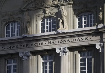 The Swiss National Bank, SNB, photographed Thursday, 15 January 2015, in Bern, Switzerland. The Swiss National Bank (SNB) ended Thursday in a surprise move its three-year-old cap of 1.20 franc per euro and cut the interest rate on sight deposits over a certain limit. (KEYSTONE/Peter Klaunzer)