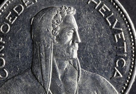 A Swiss coin, worth five Swiss franks, pictured on June 12,2012. (KEYSTONE/Gaetan Bally)

Eine Fuenf-Franken Muenze, aufgenommen am 12. Juni 2012. (KEYSTONE/Gaetan Bally)