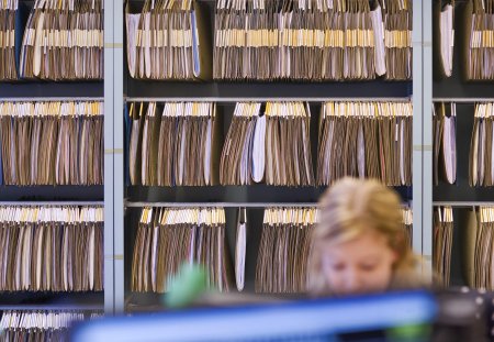 An official of the canton of St. Gallen's tax administration works in her office in front of a wall of files, pictured on January 18, 2010 in St. Gallen, Switzerland. (KEYSTONE/Gaetan Bally)

Eine Beamtin des Kantonalen Steueramts St. Gallen arbeitet in ihrem Buero vor einer Wand aus Akten, aufgenommen am 18. Januar 2010 in St. Gallen. (KEYSTONE/Gaetan Bally)