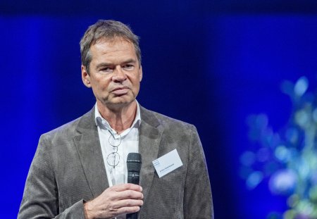 Der Programmleiter Arthur Rutishauser anlaesslich des Swiss Media Forum vom Donnerstag, 11. Mai 2023 im KKL in Luzern. (KEYSTONE/Urs Flueeler)