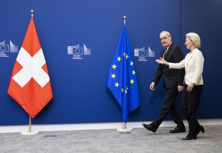Swiss Federal President Guy Parmelin, left, and European Commission President Ursula von der Leyen prior to the signing ceremony of a package of bilateral agreements between the European Union and Switzerland, in Brussels, Belgium, Monday, March 2, 2026. (KEYSTONE/Peter Klaunzer)