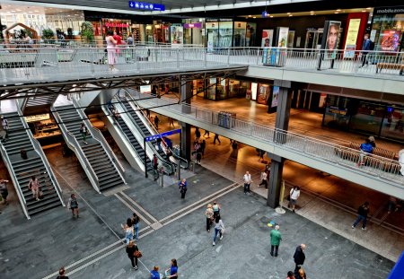 Main hall of Bern Railway Station with several people accessing their next connections. Bern Railway Station has on working days arround 200'00 Passengers.